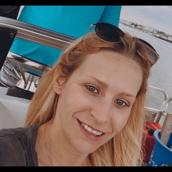 Meet your Posher, Tiffany - Picture 2 of 8